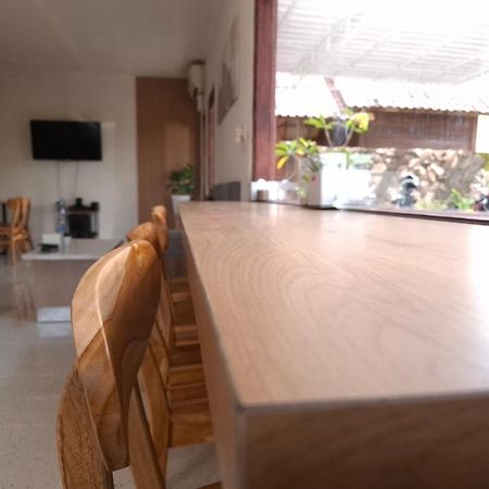 Mayeka Transit Hostel Bandara Internasional Lombok 普拉亚 外观 照片