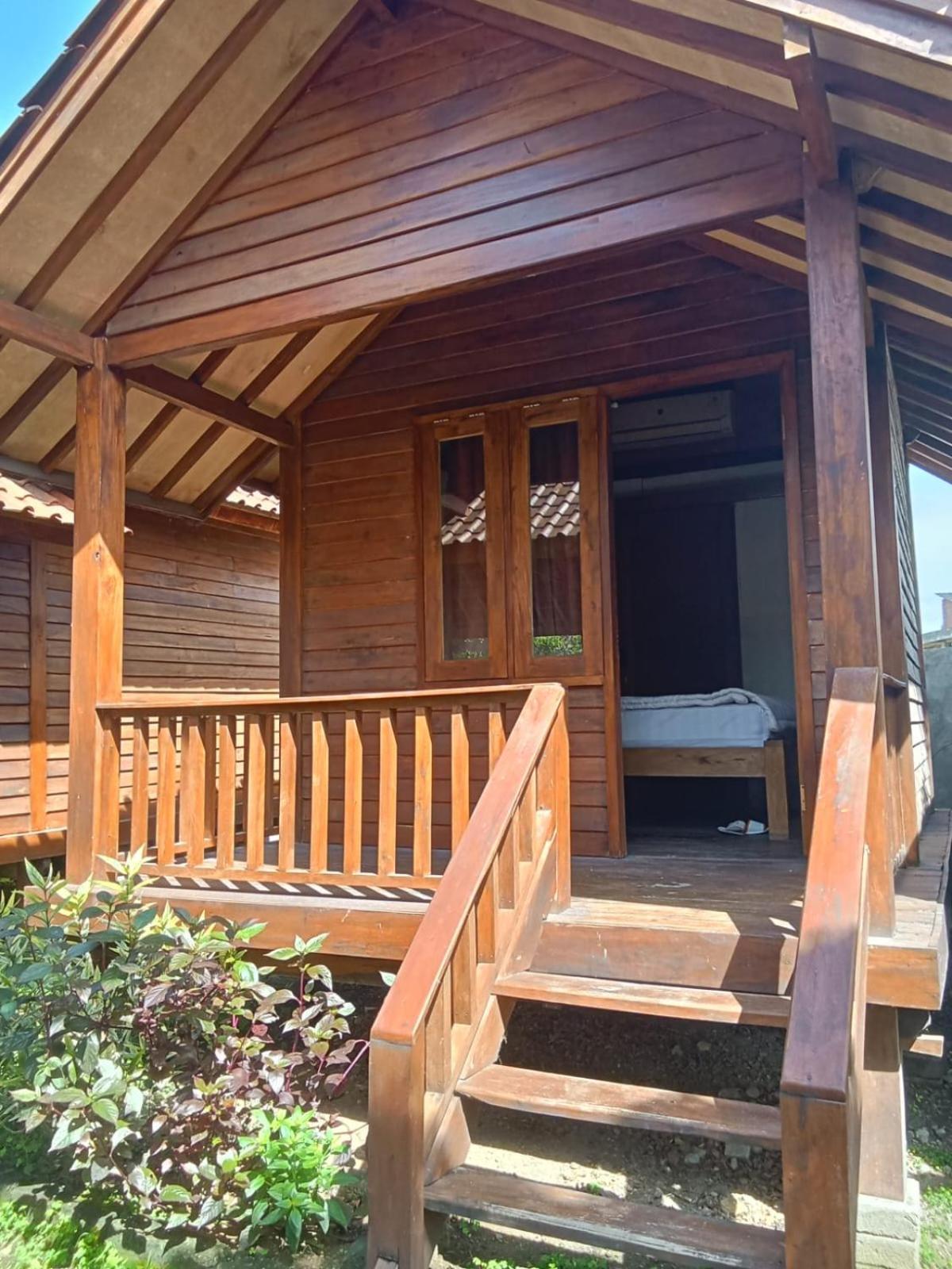 Mayeka Transit Hostel Bandara Internasional Lombok 普拉亚 外观 照片