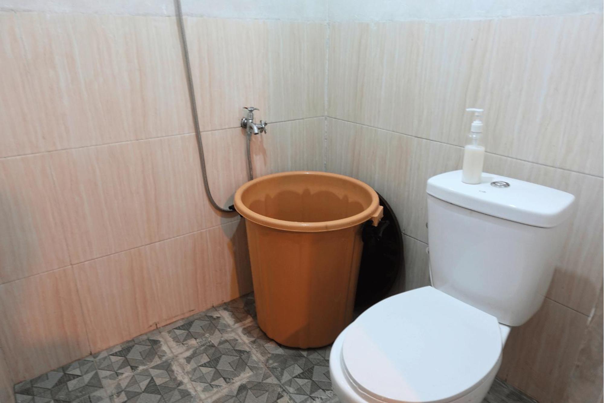 Mayeka Transit Hostel Bandara Internasional Lombok 普拉亚 外观 照片