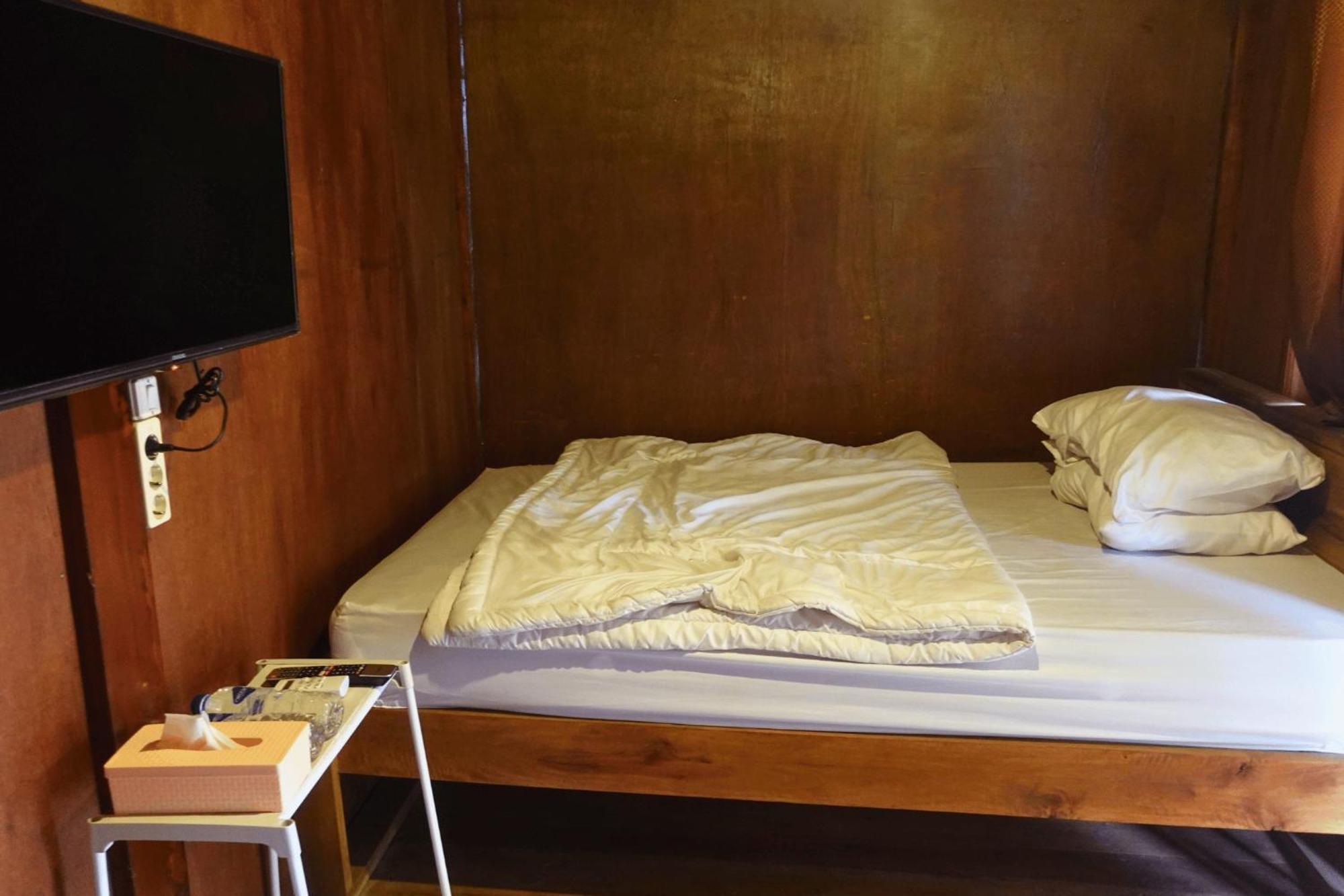 Mayeka Transit Hostel Bandara Internasional Lombok 普拉亚 外观 照片
