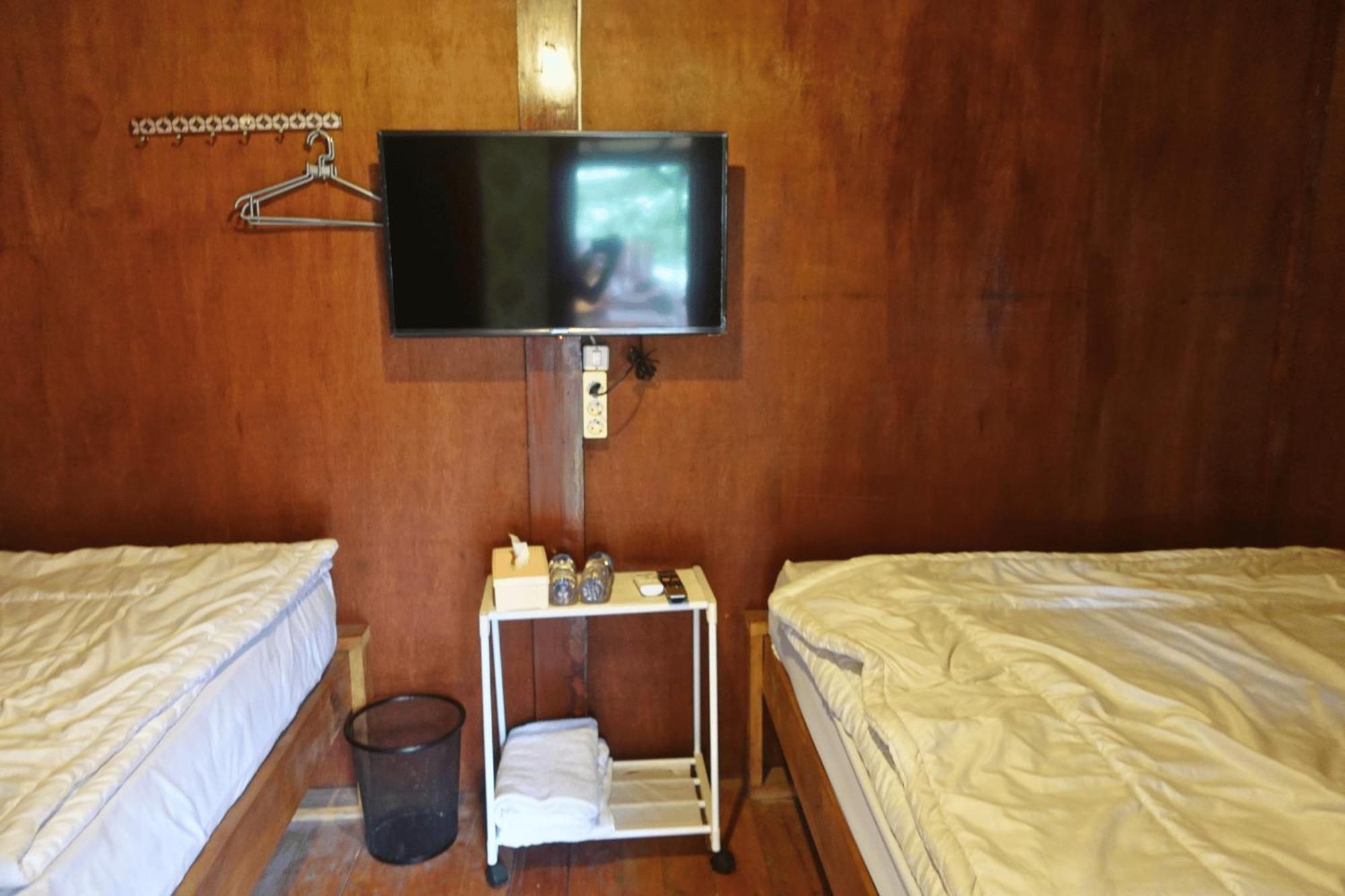 Mayeka Transit Hostel Bandara Internasional Lombok 普拉亚 外观 照片