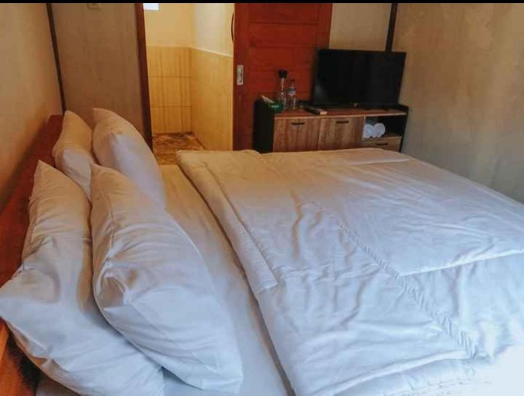 Mayeka Transit Hostel Bandara Internasional Lombok 普拉亚 外观 照片