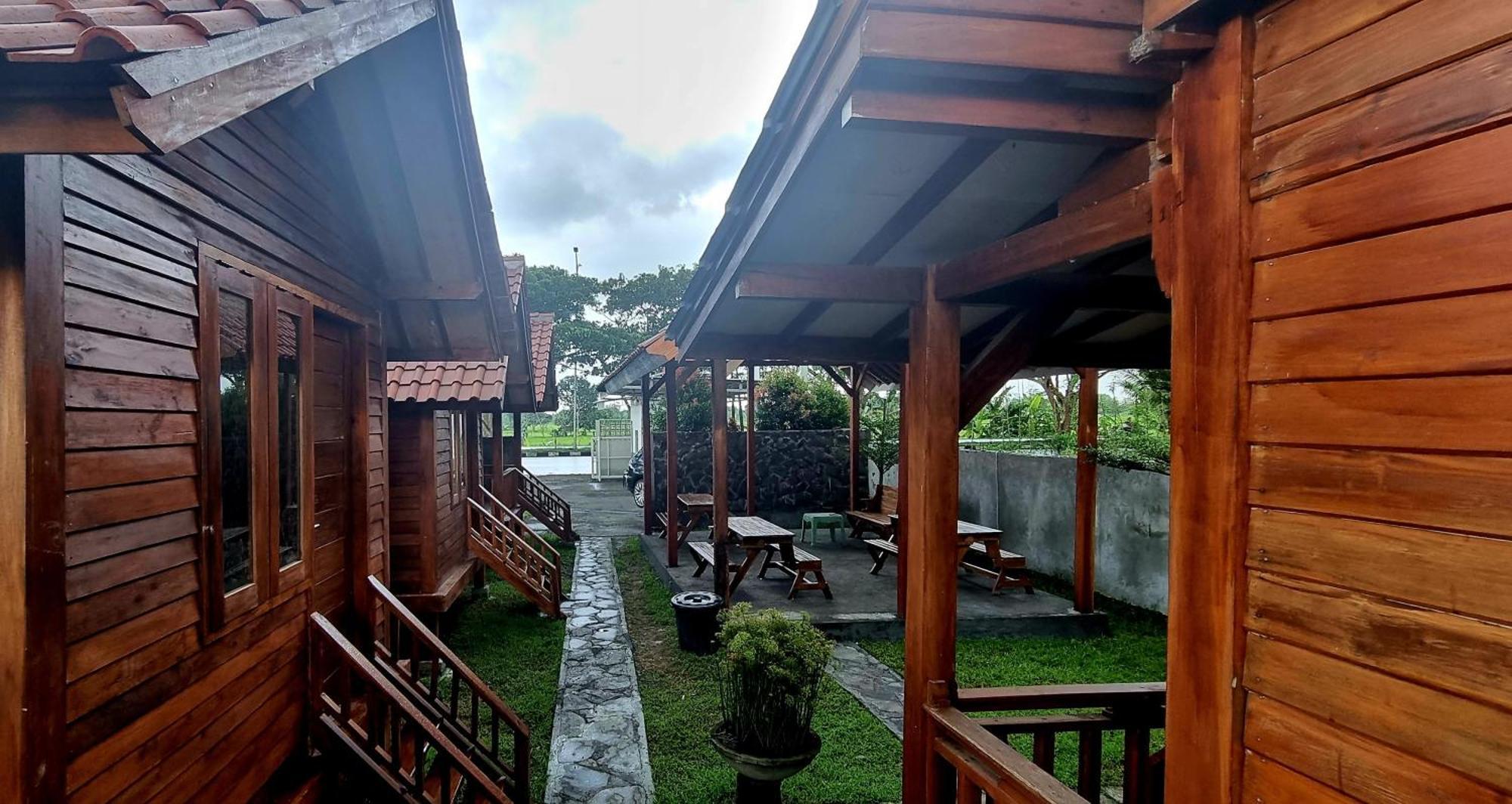 Mayeka Transit Hostel Bandara Internasional Lombok 普拉亚 外观 照片
