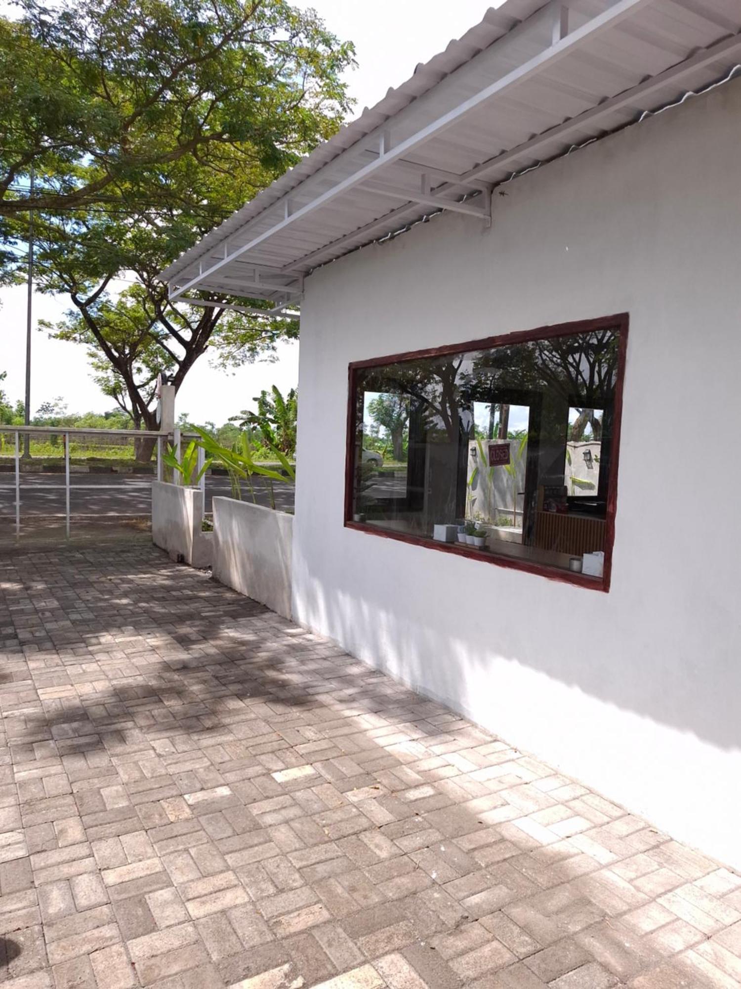 Mayeka Transit Hostel Bandara Internasional Lombok 普拉亚 外观 照片