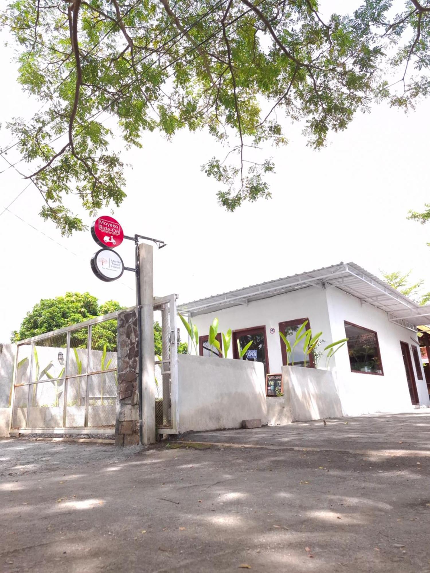 Mayeka Transit Hostel Bandara Internasional Lombok 普拉亚 外观 照片
