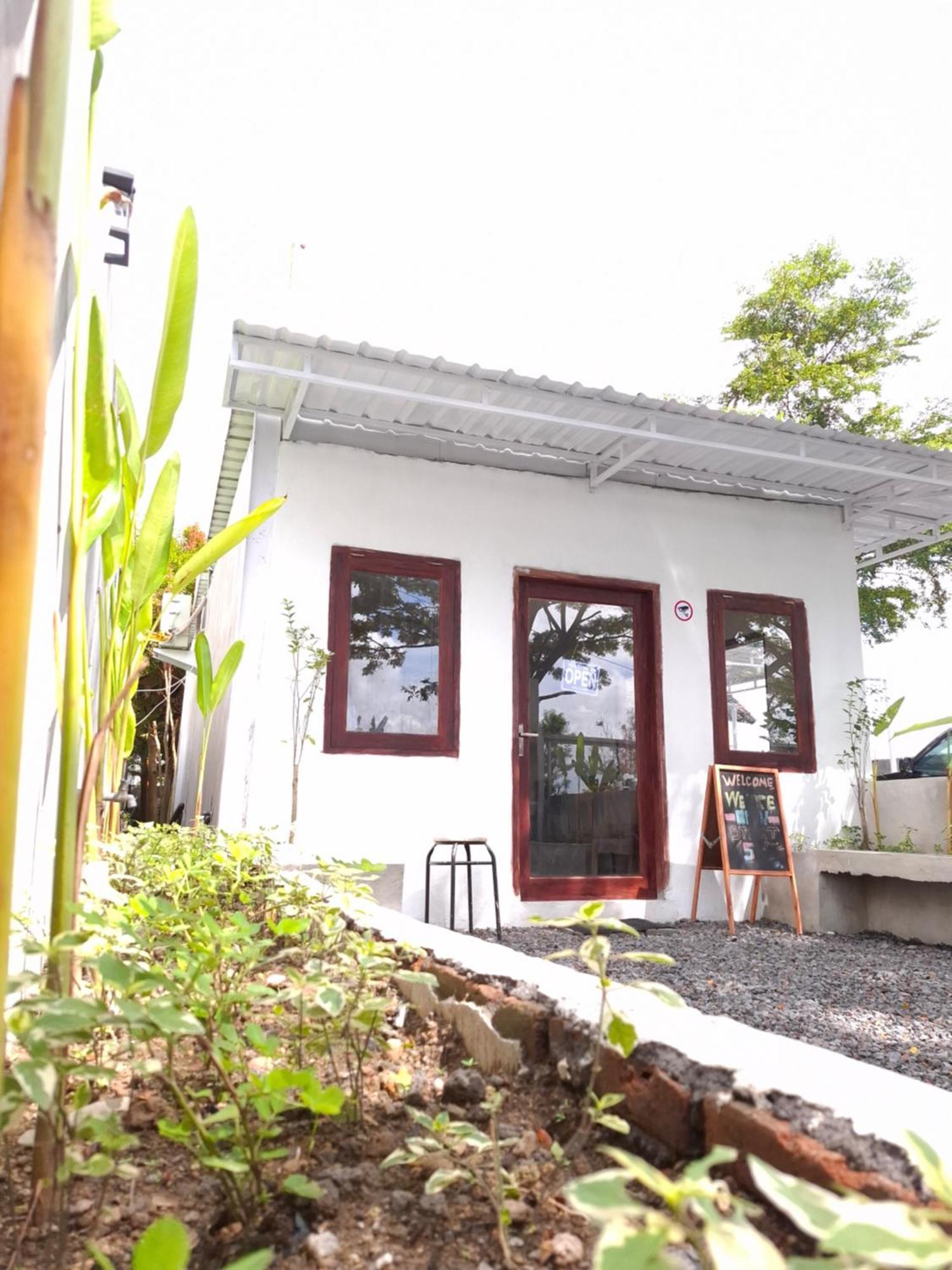 Mayeka Transit Hostel Bandara Internasional Lombok 普拉亚 外观 照片