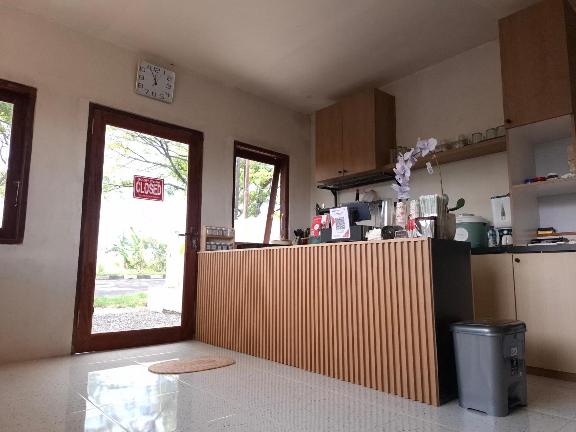 Mayeka Transit Hostel Bandara Internasional Lombok 普拉亚 外观 照片